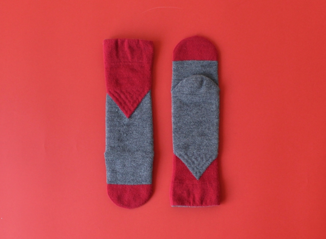 % SOCKS BLOCK Gray 60% Red 40%