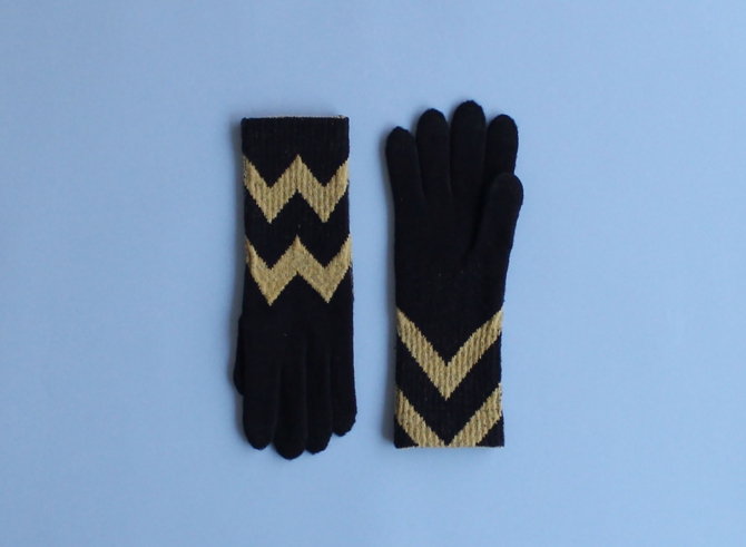 % GLOVES　LINE　Black 70%　Yellow 30%