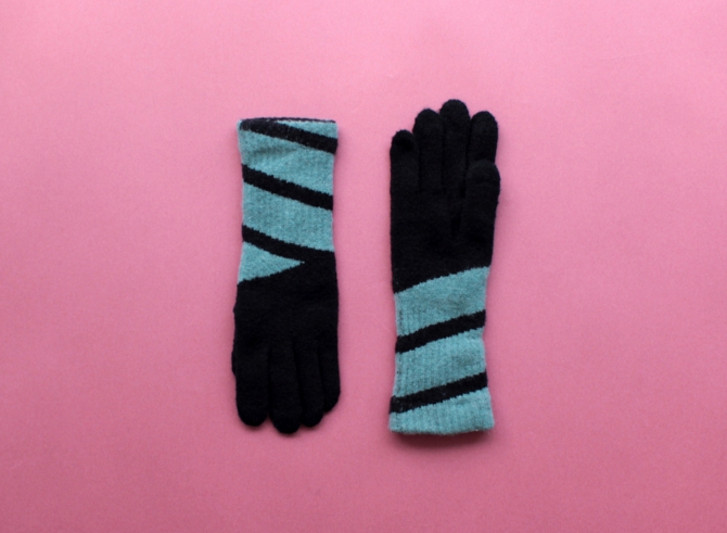 % GLOVES　CONNECT – Black 60%　Mint green 40%