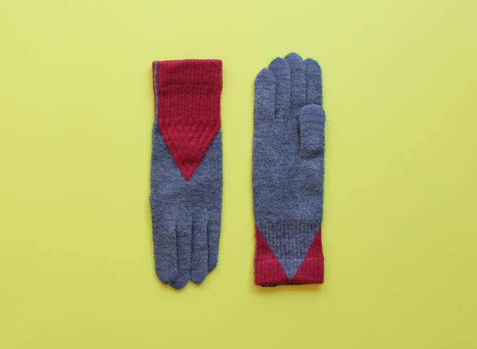 % GLOVES BLOCK Gray 70% Red 30%