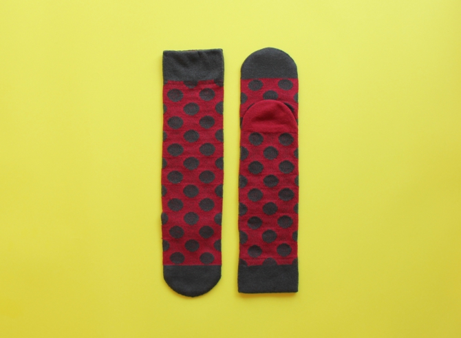 % SOCKS DOT Dark gray 70% Red 30%