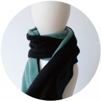 % HOLE SCARF Mint green 50% Black 50%