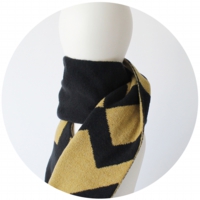 % SCARF LINE Black 50% Yellow 50%