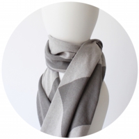 % SCARF POLYGON  Light gray 50% Gray 50%