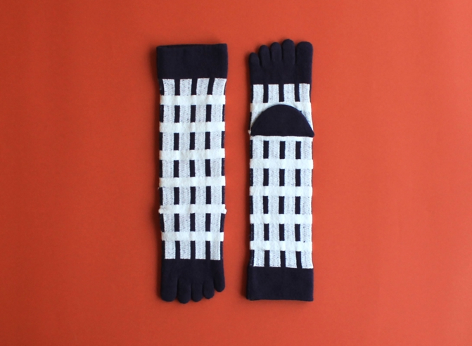 % FIVE TOE SOCKS LINE White 60% Purple 40%