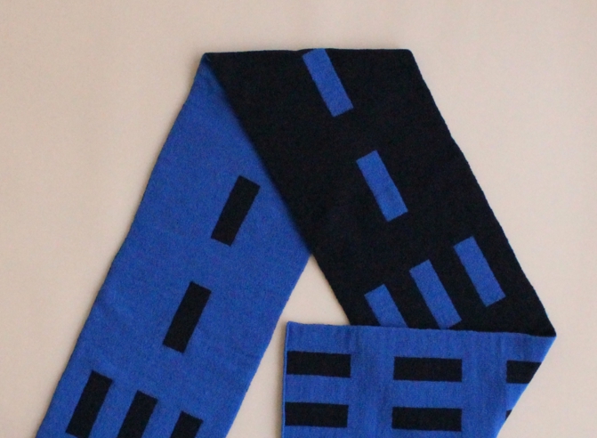 % SCARF LINE Blue 50% Black 50%