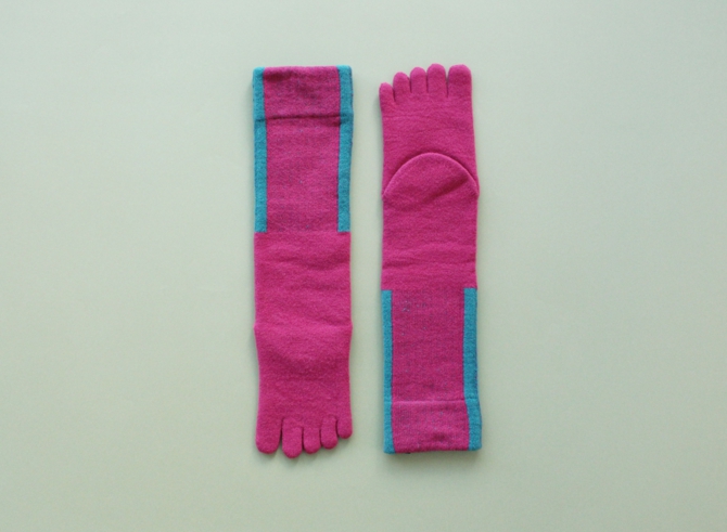 % FIVE TOE SOCKS LINE Dark pink 90% Light green 10%