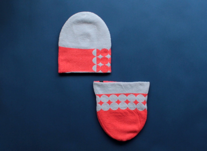 % KNIT CAP DOT Light gray 60% Blood orange 40%