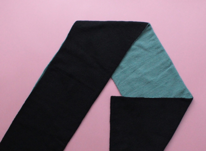 % HOLE SCARF Mint green 50% Black 50%