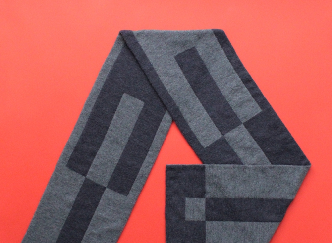 % SCARF BLOCK Navy 50% Gray 50%