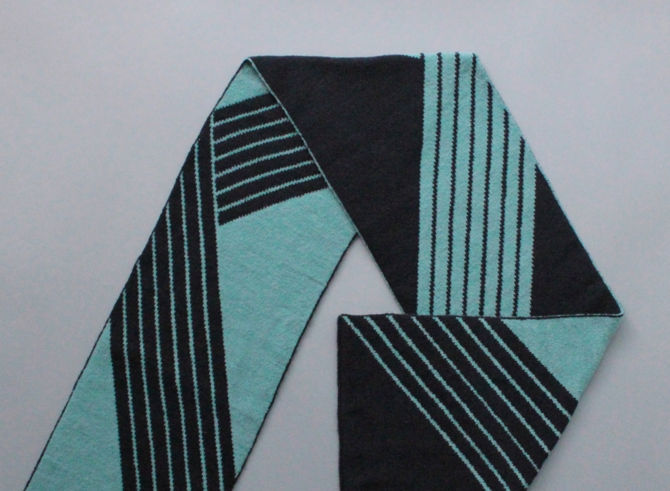 % SCARF STRIPE Mint green 50% Black 50%