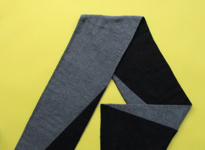 % SCARF BLOCK Black 50% Gray 50%