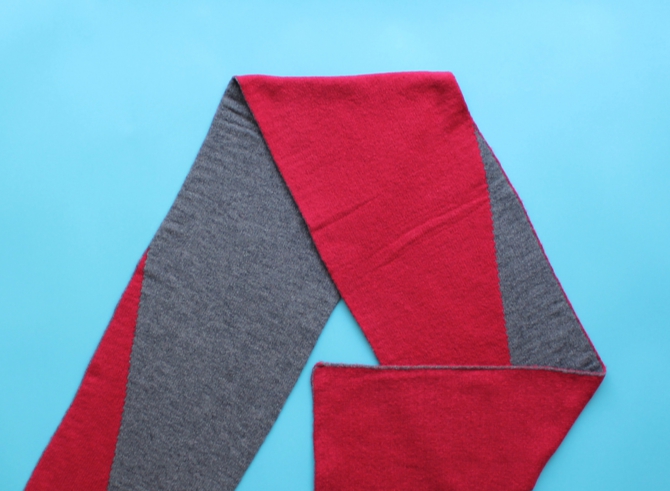 % SCARF BLOCK Red 50% Gray 50%