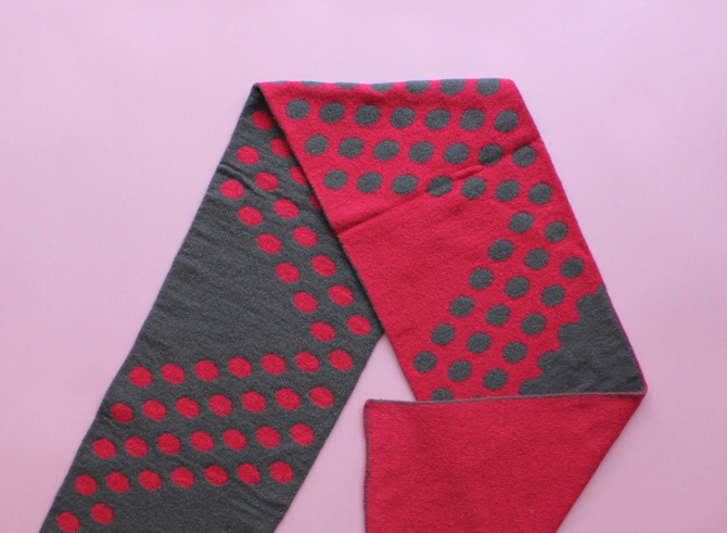 % SCARF DOT Dark gray 50% RED 50%