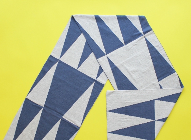 % SCARF POLYGON  Navy 50% Beige 50%