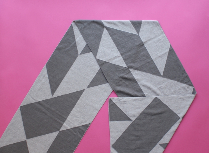 % SCARF POLYGON  Light gray 50% Gray 50%